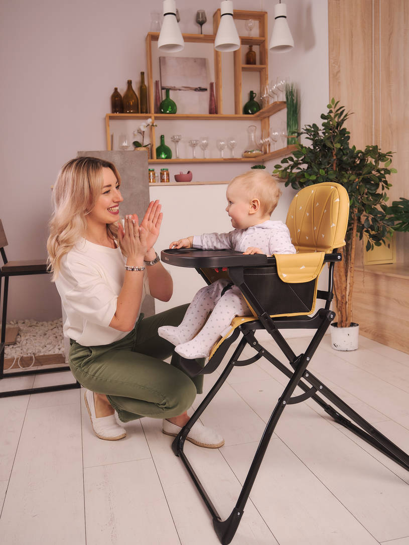 Стульчик для кормления Mowbaby Bravo Desert Beige