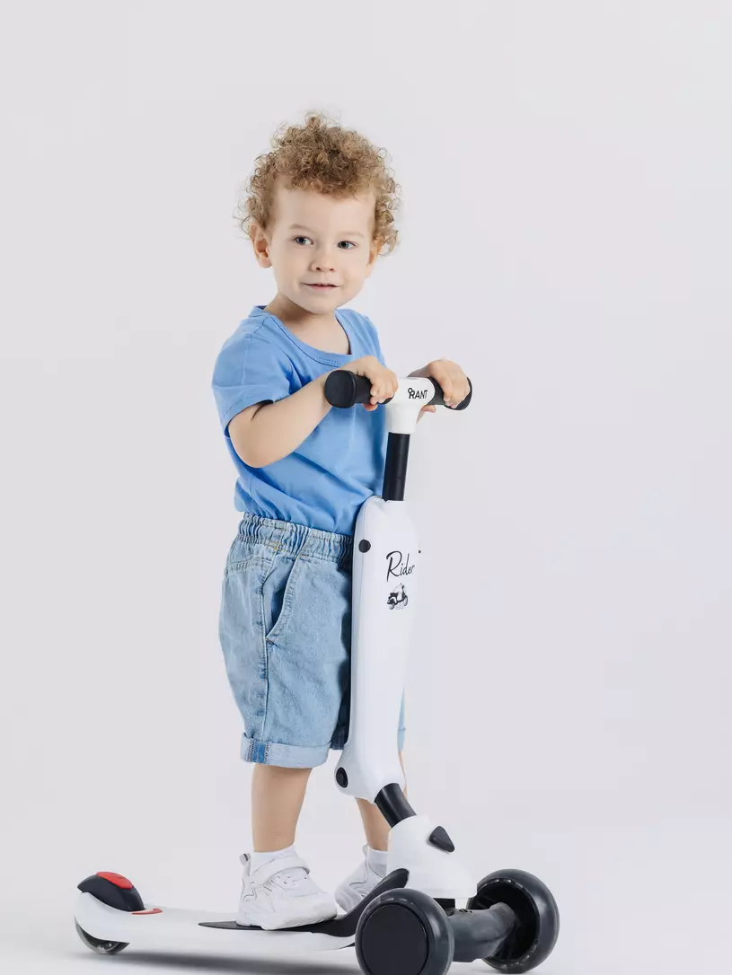 Беговел-самокат Rant Rider со светящимися колесами белый